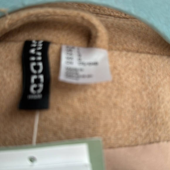 H&M COAT, SHORT, BELTED, SIZE LARGE - Picture 5 of 9